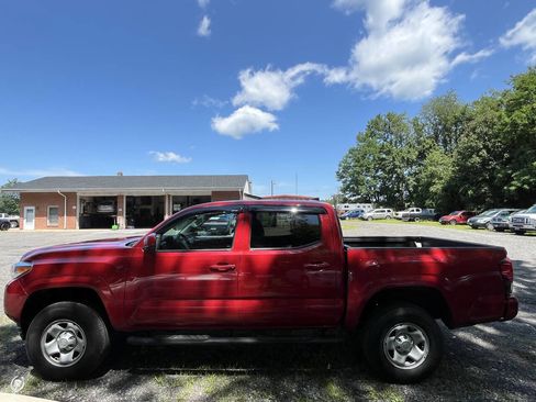 Used 2020 Toyota Tacoma SR image 3
