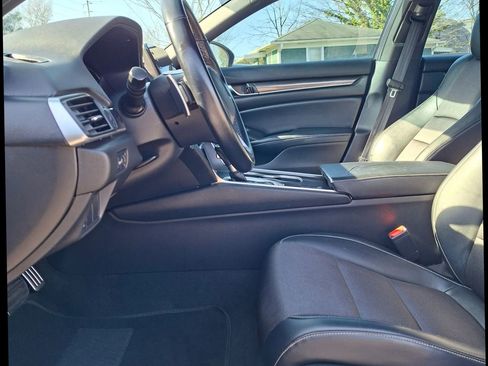 Used 2018 Honda Accord Sport image 9