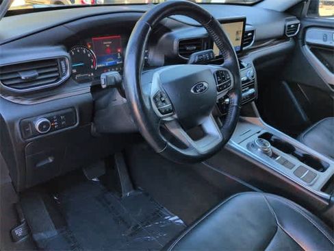 Used 2022 Ford Explorer Limited w/ Equipment Group 301A image 10