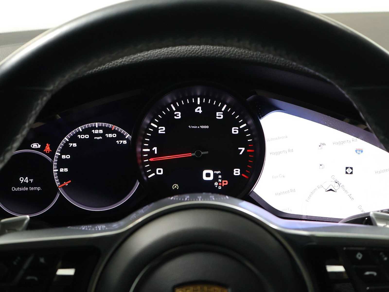 Used 2022 Porsche Cayenne AWD/4WD image 24
