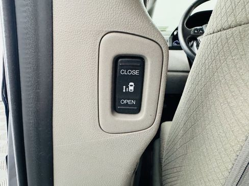 Used 2016 Honda Odyssey SE image 20