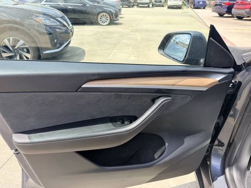 Used 2023 Tesla Model Y Long Range AWD/4WD image 9