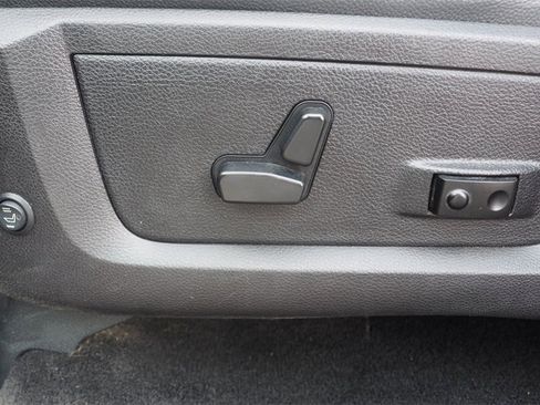 Used 2016 RAM 1500 Classic SLT w/ Luxury Group image 18