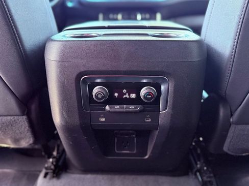 Used 2024 Chevrolet Suburban LT image 32