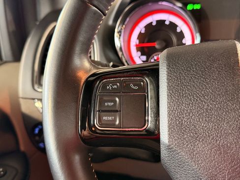 Used 2018 Dodge Grand Caravan SXT FWD image 14