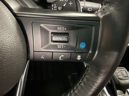 Used 2025 Nissan Pathfinder SV image 19