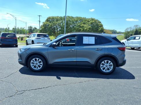 Certified 2025 Ford Escape Active w/ Cold Weather Package FWD image 5