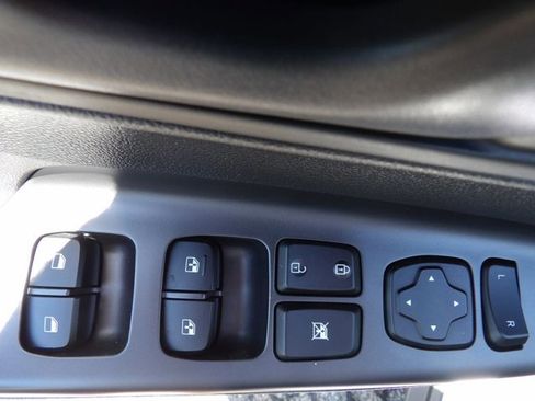 Used 2018 Hyundai Kona SEL w/ SEL Tech Package 02 FWD image 11