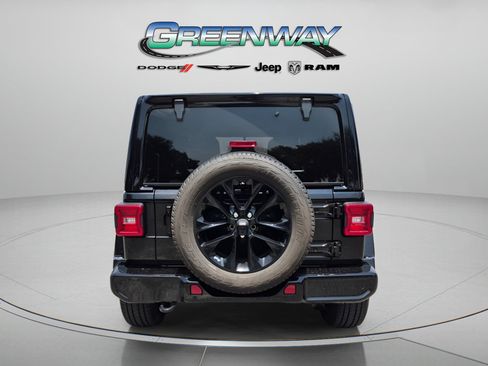 Used 2022 Jeep Wrangler Unlimited Sahara AWD/4WD image 2