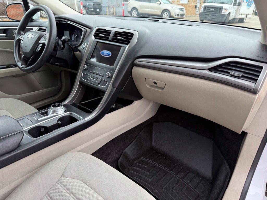 Used 2019 Ford Fusion SE FWD image 26