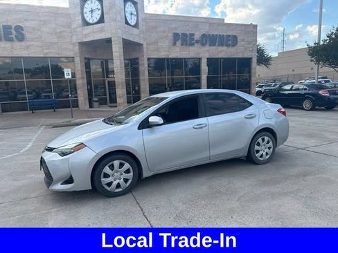 Used 2017 Toyota Corolla LE FWD image 1