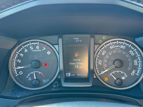 Used 2016 Toyota Tacoma TRD Sport image 22