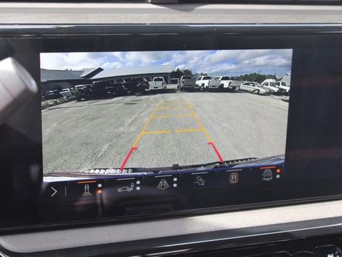 Used 2025 GMC Sierra 2500 AT4 image 23