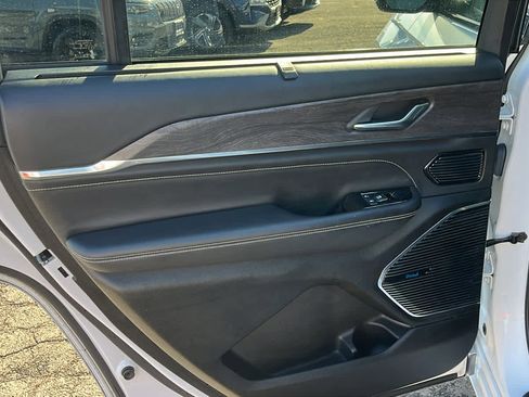 Used 2022 Jeep Grand Cherokee L Overland w/ Luxury Tech Group IV image 25