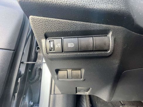 Used 2022 Toyota Corolla Cross LE AWD/4WD image 24