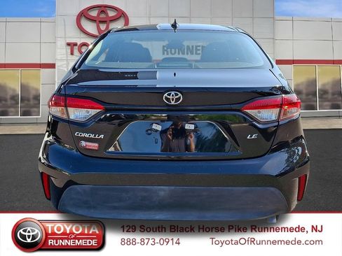 Certified 2025 Toyota Corolla LE FWD image 5