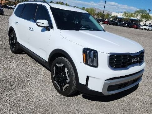Used 2024 Kia Telluride S FWD image 3
