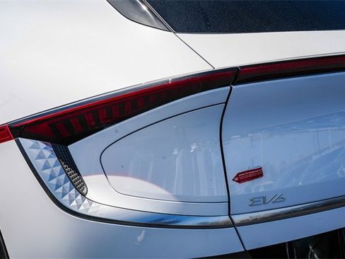 New 2025 Kia EV6 Wind image 8