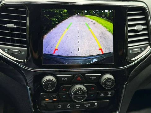 Used 2019 Jeep Grand Cherokee Altitude AWD/4WD image 16