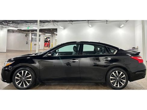 Used 2016 Nissan Altima 2.5 SL w/ 2.5 Technology Package FWD image 8