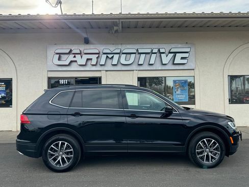 Used 2019 Volkswagen Tiguan SE w/ Panoramic Sunroof Package AWD/4WD image 3