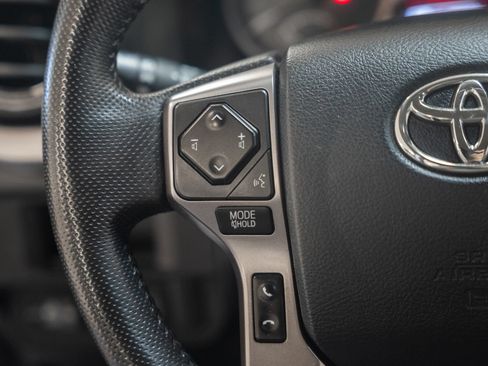 Used 2018 Toyota Tacoma SR5 AWD/4WD image 29