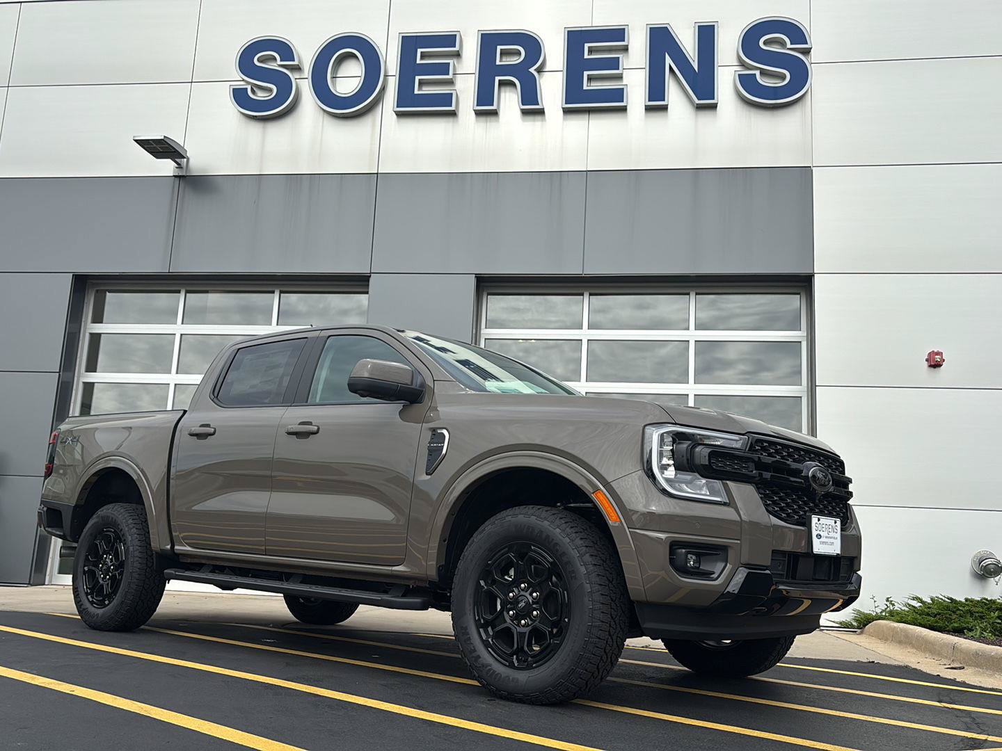 New 2026 Ford Ranger Lariat w/ Black Appearance Package AWD/4WD image 1
