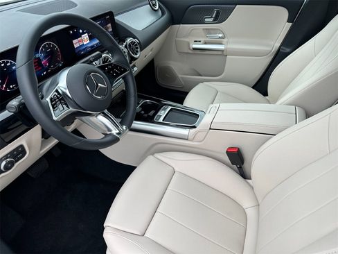 New 2025 Mercedes-Benz GLA 250 image 10