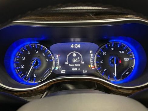 Used 2022 Chrysler Pacifica Limited image 25