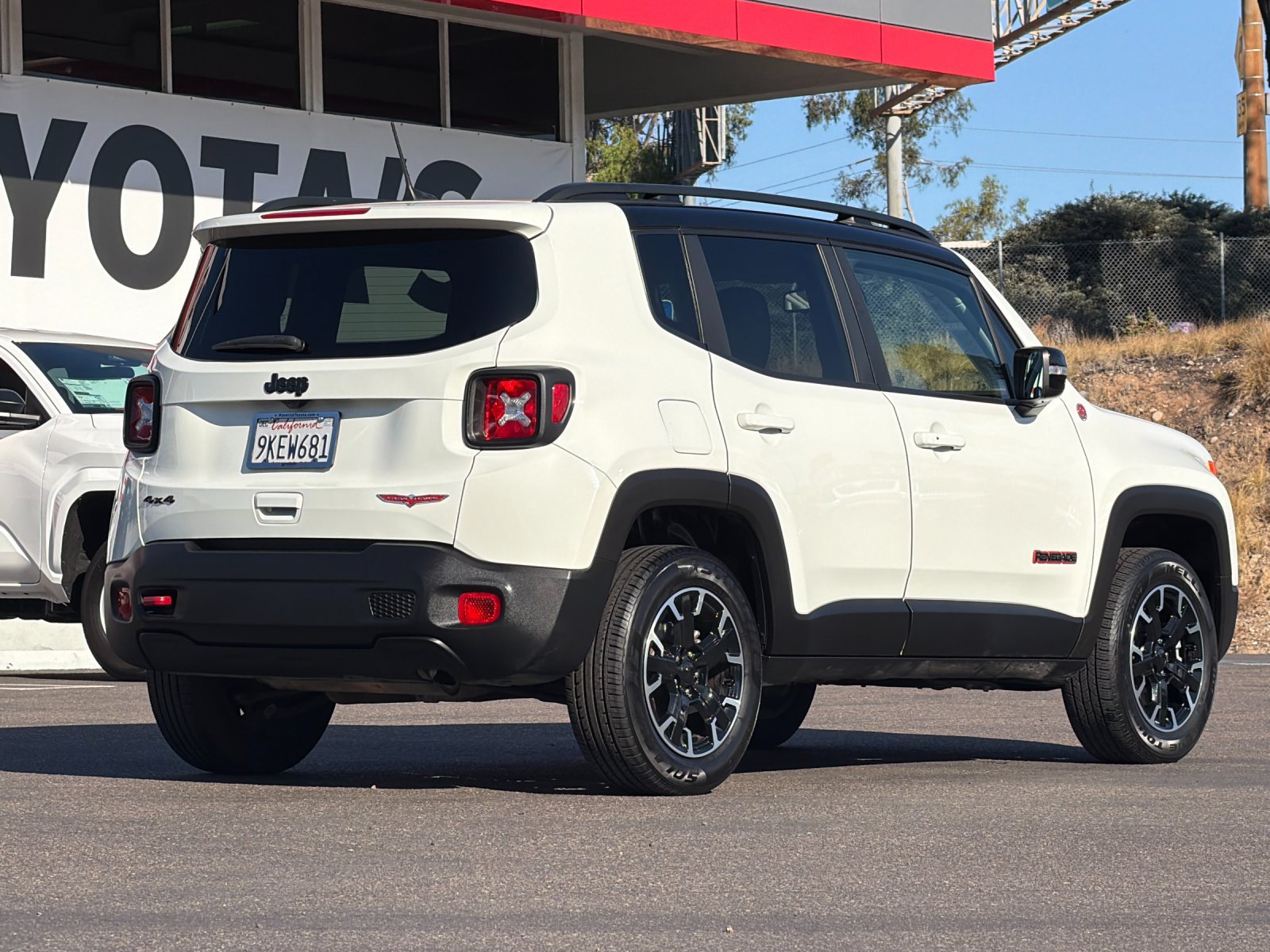 Used 2023 Jeep Renegade Trailhawk AWD/4WD image 5
