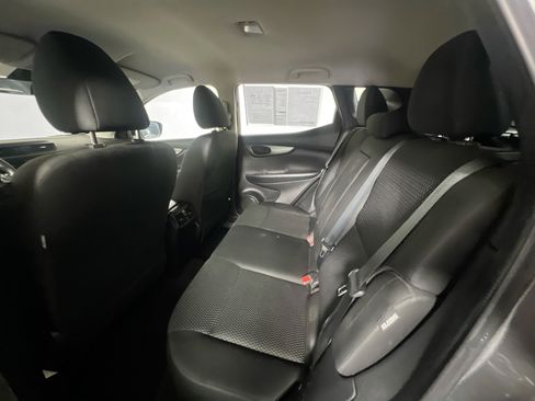 Used 2021 Nissan Rogue Sport S image 28