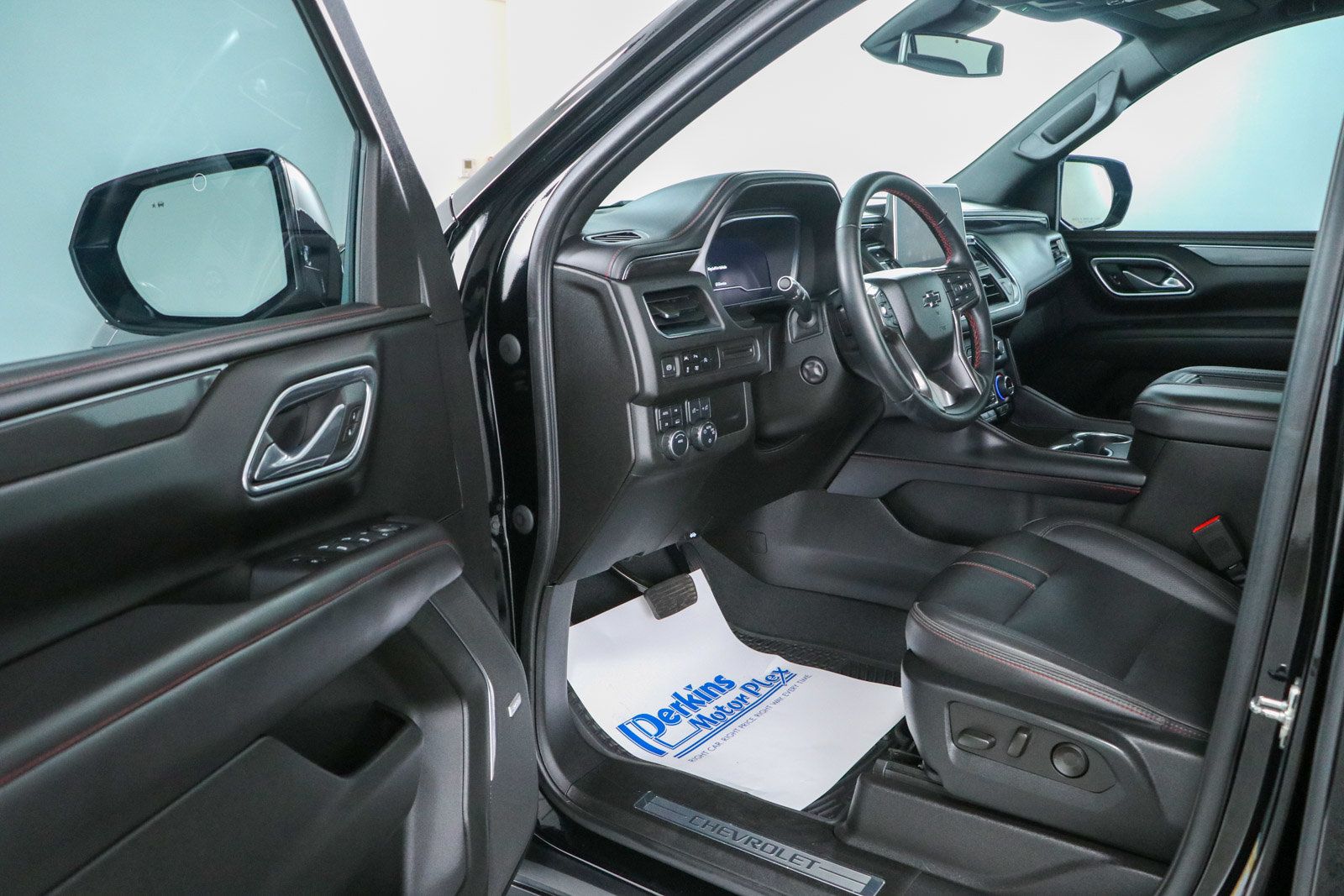 Used 2023 Chevrolet Tahoe RST w/ Luxury Package AWD/4WD image 3