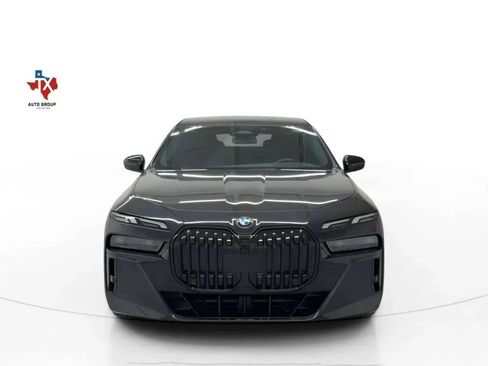 Used 2023 BMW 740i w/ Parking Assistance Package RWD image 8
