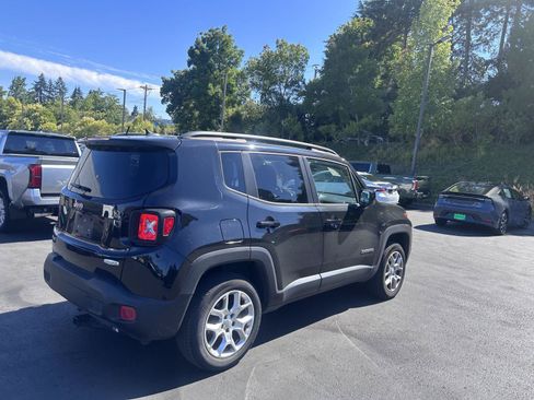 Used 2015 Jeep Renegade Latitude AWD/4WD image 4