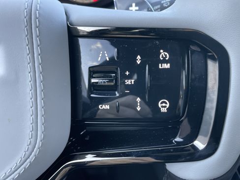 Used 2024 Land Rover Range Rover Sport SV image 45