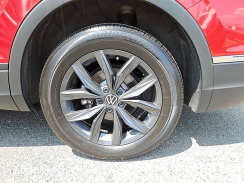 Certified 2024 Volkswagen Tiguan SE AWD/4WD image 8