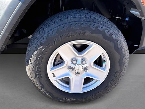 Used 2020 Jeep Gladiator Sport w/ Quick Order Package 24S image 6