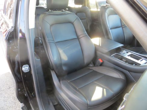 Used 2023 Lincoln Aviator AWD w/ Premium Package image 28