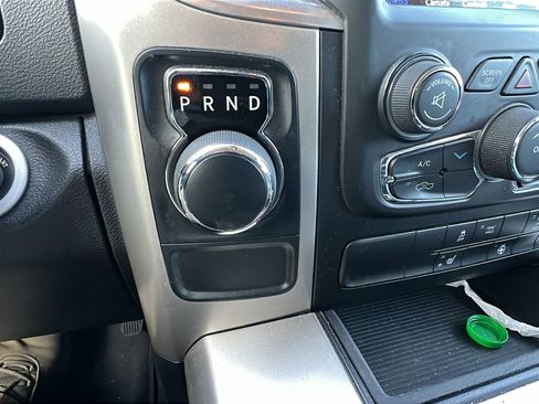 Used 2020 RAM 1500 Classic SLT w/ Luxury Group image 30