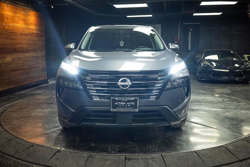 Used 2025 Nissan Rogue SV FWD image 4