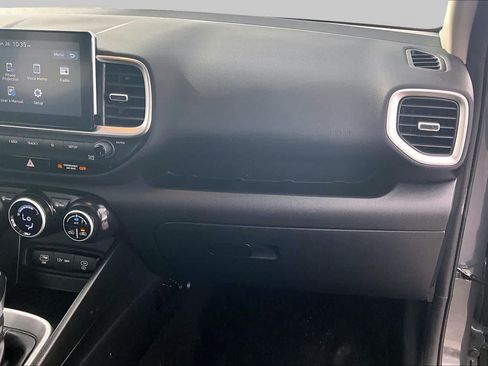 Used 2025 Hyundai Venue SEL FWD image 19