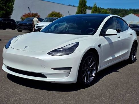 Used 2021 Tesla Model 3 Standard Range Plus RWD image 4