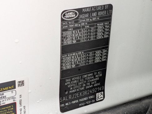 Used 2024 Land Rover Discovery S image 25