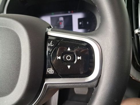 Used 2025 Volvo XC60 B5 Plus AWD/4WD image 29