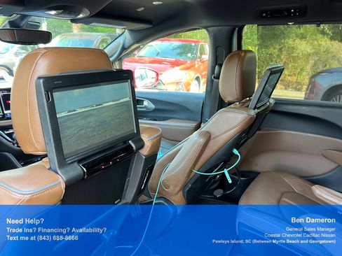 Used 2021 Chrysler Pacifica Limited w/ Uconnect Theater Family Group FWD image 14