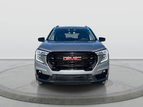 Used 2024 GMC Terrain SLT w/ Elevation Edition FWD image 3