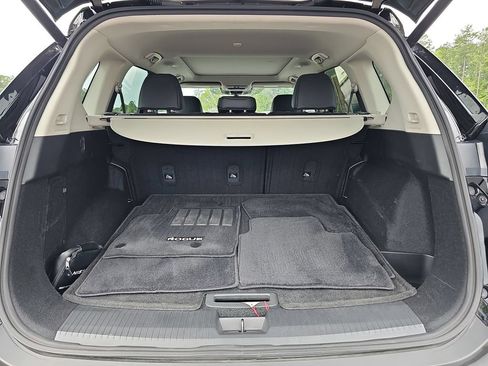 Used 2022 Nissan Rogue SV w/ SV Premium Package FWD image 16