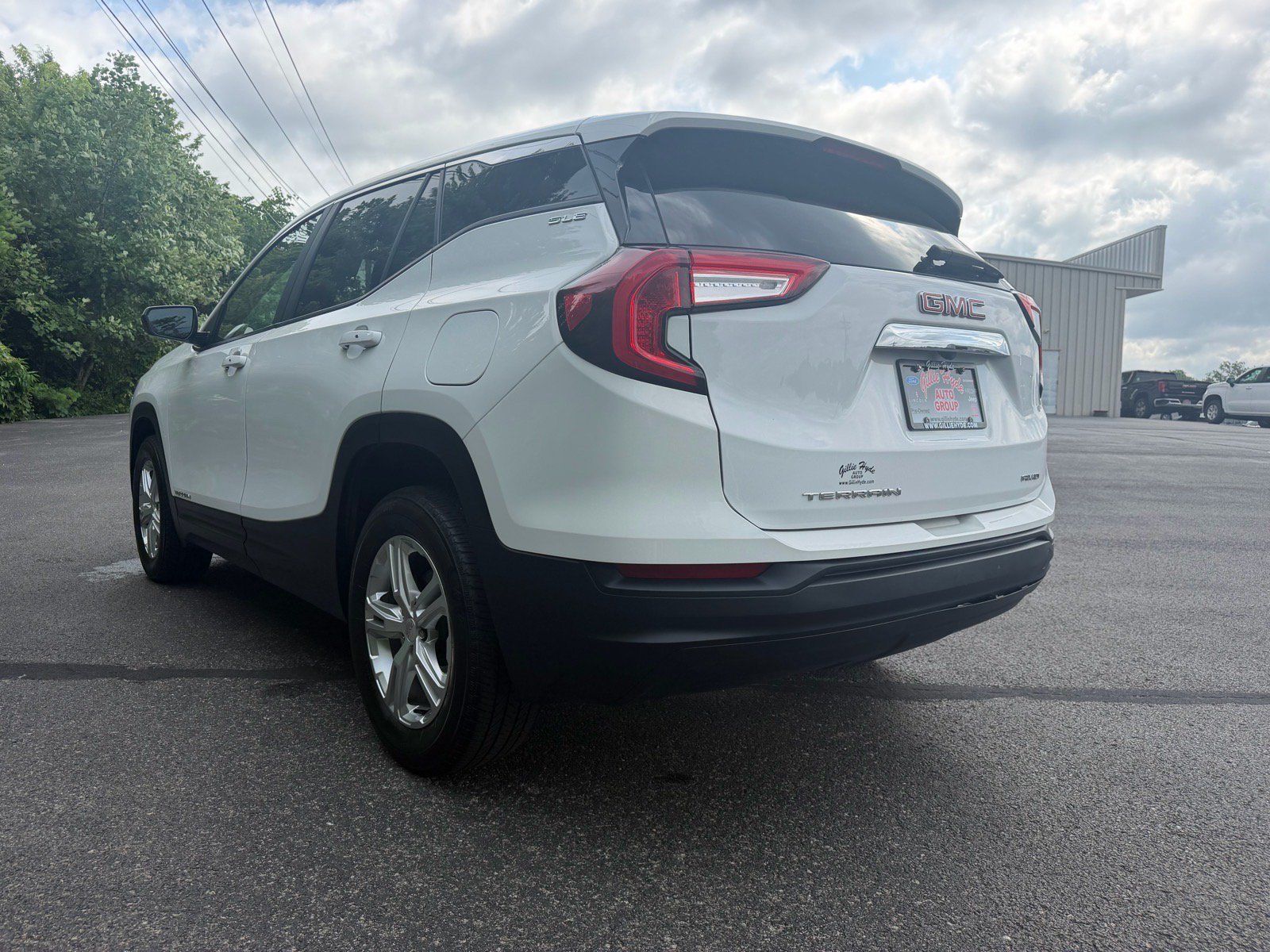 Used 2024 GMC Terrain SLE AWD/4WD image 11