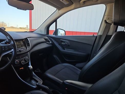 Used 2019 Chevrolet Trax LT w/ LT Convenience Package FWD image 31