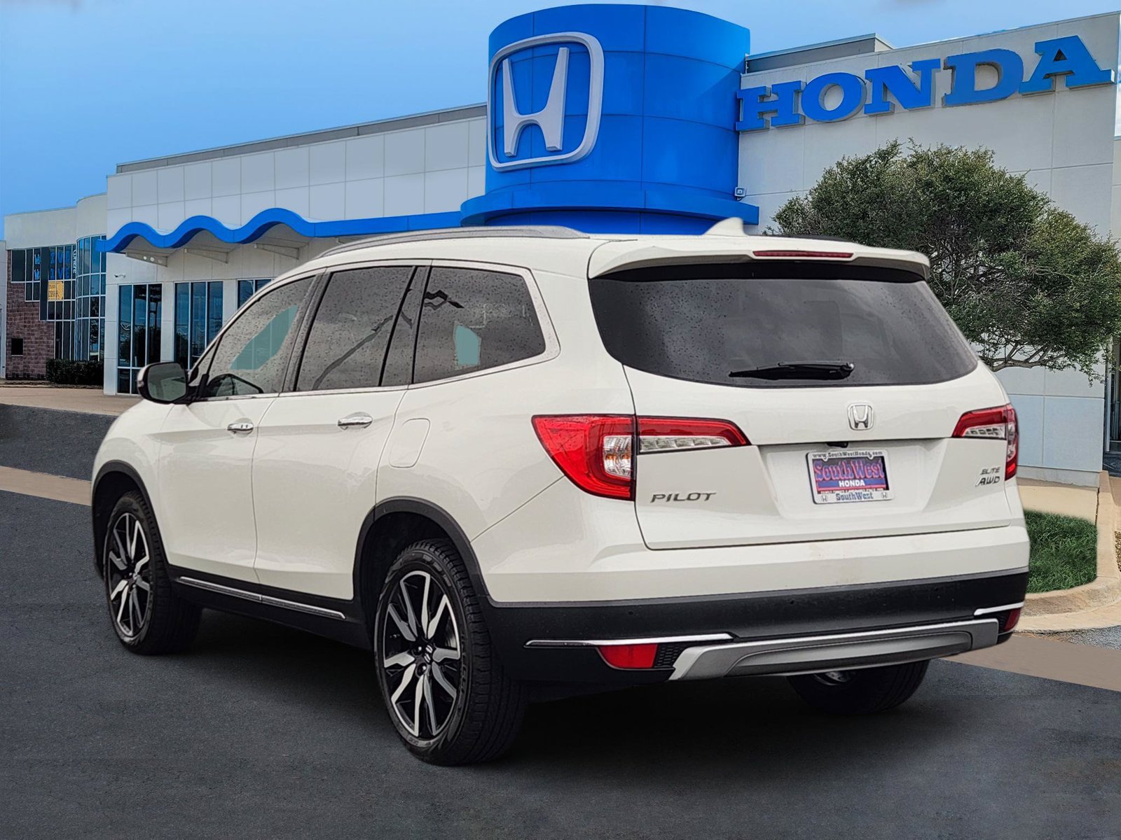 Used 2019 Honda Pilot Elite image 4